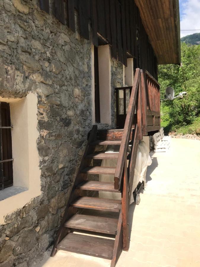 Bed and Breakfast Au Sommet Des Narcisses Albiez-Montrond Exterior foto